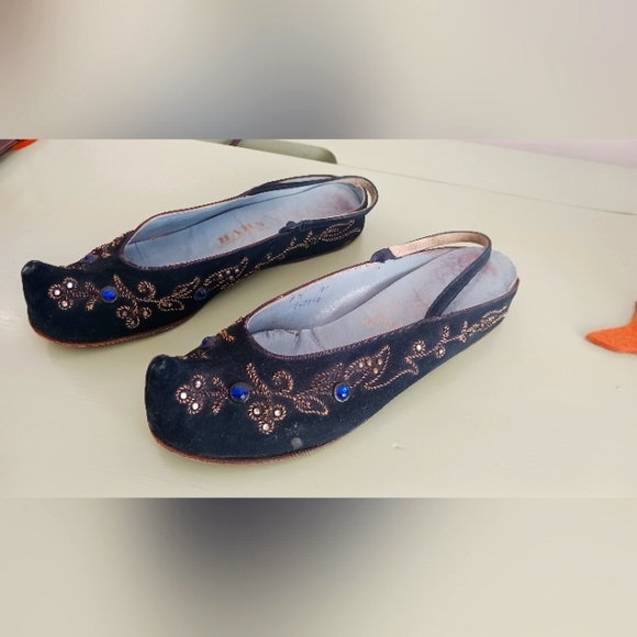 Vintage Genie slippers - Picture 1 of 5